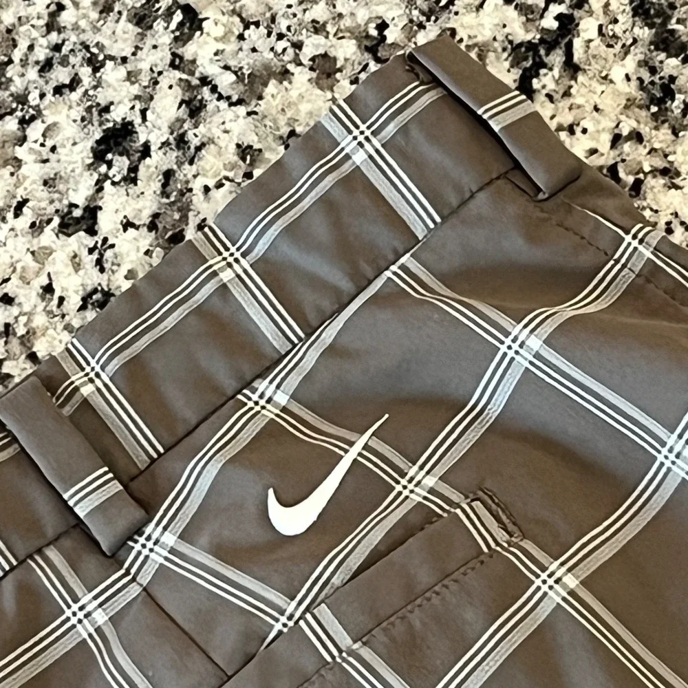 Nike GOLF Performance Shorts Mens 38 Brown 9